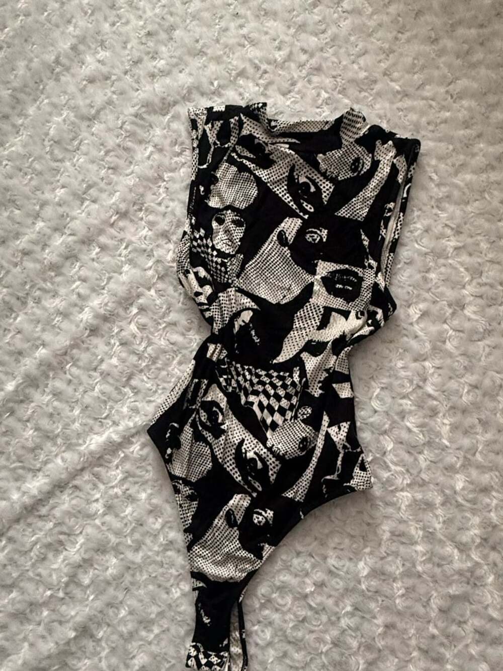 Black and White Graphic Print Halter Bodysuit